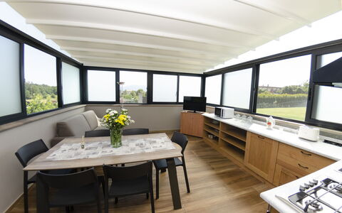 Tenuta Il Giardino Proprietà: Tafel, Meubilair, Bankstel, Eigendom, Fabriek, Venster, Gebouw, Kamerplant, Woonkamer, Bloem