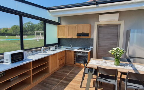 Tenuta Il Giardino Proprietà: Countertop, Eigendom, Meubilair, Cabinetry, Gebouw, Tafel, Keuken, Toestel Van De Keuken, Venster, Hout