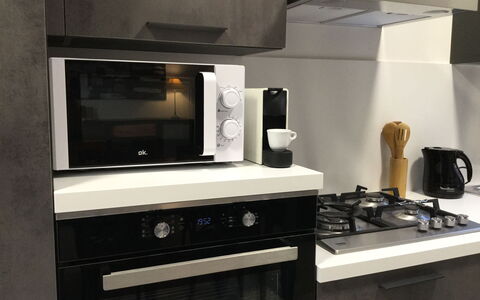 La Terrazza Di Todi: Cabinetry, Eigendom, Toestel Van De Keuken, Fornuis, Countertop, Keuken, Gasfornuis, Huishoudapparatuur, Cooktop, Fornuis