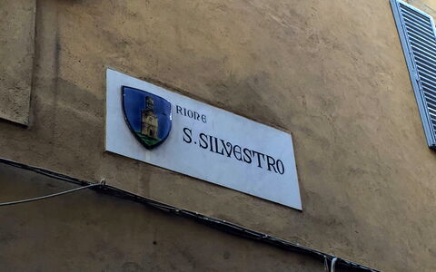 La Terrazza Di Todi: Dag, Eigendom, Blauw, Gebouw, Venster, Motorvoertuig, Architectuur, Font, Rechthoek, Muur