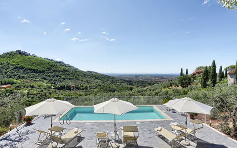 Villa Maona: Lucht, Wolk, Azure, Natuur, Berg, Zwemwater, Buitenmeubels, Gebouw, Boom, Stedelijk Ontwerp