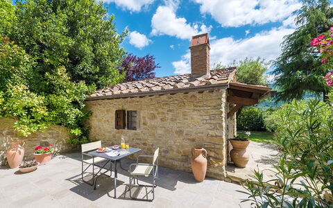 Villa Taragnano: Wolk, Fabriek, Lucht, Gebouw, Eigendom, Bloempot, Venster, Boom, Huis, Verblijf