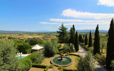 Il Poggiolo: Lucht, Wolk, Fabriek, Boom, Natuurlijk Landschap, Plantkunde, Land Lot, Gras, Lariks, Landschap