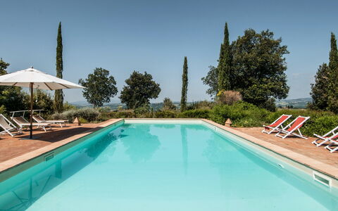 Lavacchio 10: Water, Lucht, Fabriek, Zwembad, Azure, Boom, Schaduw, Rechthoek, Gras, Samengesteld Materiaal