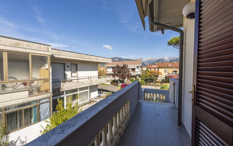 Residenza Garosi: Lucht, Wolk, Fabriek, Gebouw, Schaduw, Stedelijk Ontwerp, Huis, Kamerplant, Condominium, Woongebied