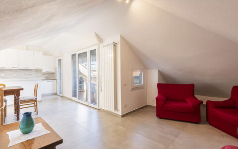 Casa Serchio: Tafel, Meubilair, Comfort, Hout, Interieur Ontwerp, Bankstel, Woonkamer, Flooring, Verdieping, Gebouw