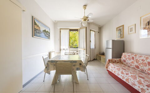 Casa Marina: Fotolijst, Meubilair, Tafel, Gebouw, Stoel, Hout, Bankstel, Venster, Interieur Ontwerp, Verdieping