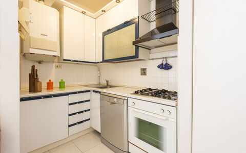 Casa Marina: Countertop, Cabinetry, Gebouw, Eigendom, Fornuis, Toestel Van De Keuken, Cooktop, Gasfornuis, Keuken, Huishoudapparatuur