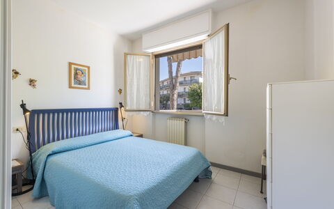 Casa Marina: Venster, Meubilair, Gebouw, Comfort, Hout, Interieur Ontwerp, Schaduw, Architectuur, Bed Frame