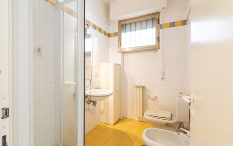 Casa Marina: Wastafel, Eigendom, Loodgieterswerkinrichting, Kraan, Gebouw, Wastafel In De Badkamer, Badkamer, Purper, Interieur Ontwerp