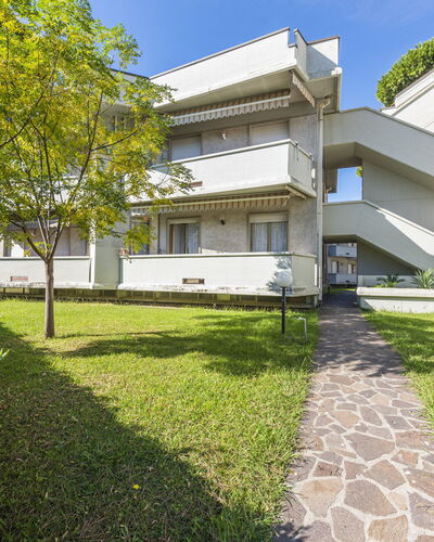 Casa Marina: Fabriek, Gebouw, Eigendom, Lucht, Venster, Land Lot, Huis, Gras, Vegetation, Stedelijk Ontwerp