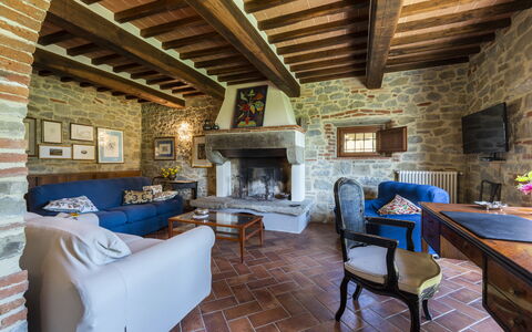 Villa Chio: Tafel, Meubilair, Bankstel, Blauw, Stoel, Azure, Woonkamer, Fotolijst, Interieur Ontwerp, Hout