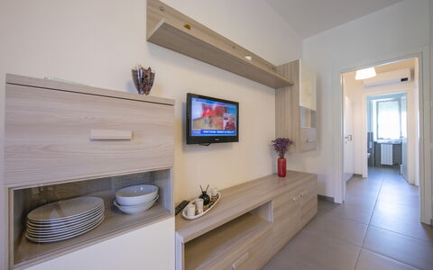 Pontremoli Apartments: Hout, Fotolijst, Kamerplant, Interieur Ontwerp, Comfort, Flooring, Verdieping, Woonkamer, Hal, Hardwood