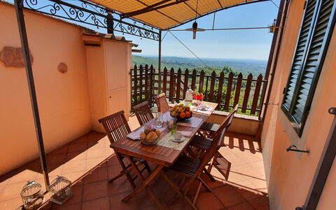 Alla Collina Del Sole: Meubilair, Tafel, Eigendom, Gebouw, Bloempot, Stoel, Kamerplant, Fabriek, Hout, Lucht