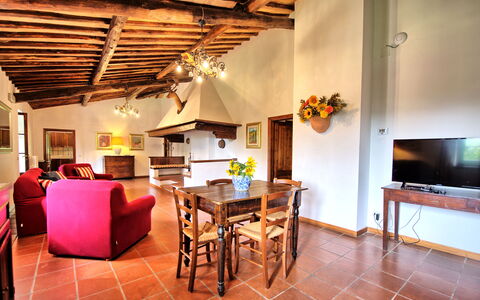 Palazzo Bello: Meubilair, Tafel, Eigendom, Stoel, Hout, Verlichting, Interieur Ontwerp, Kamerplant, Architectuur, Woonkamer