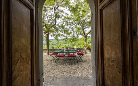 Villa Vigliano: Gebouw, Fabriek, Blad, Hout, Schaduw, Architectuur, Boom, Tinten En Schaduwen, Landschap, Gras