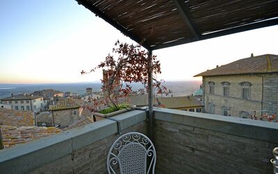 Cherubini Suite: Lucht, Gebouw, Eigendom, Hout, Boom, Architectuur, Huis, Water, Vrije Tijd, Verblijf