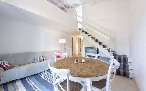 Residenza Morin: Tafel, Eigendom, Meubilair, Gebouw, Hout, Comfort, Interieur Ontwerp, Verlichting, Flooring, Stoel