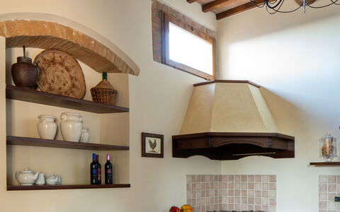 Sole Del Chianti: Eigendom, Cabinetry, Countertop, Hout, Verlichting, Keuken, Architectuur, Interieur Ontwerp, Fornuis, Toestel Van De Keuken