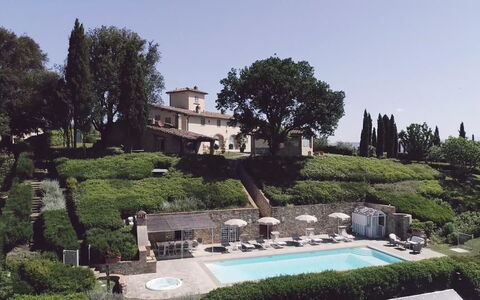 Chianti Fornace 1: Fabriek, Lucht, Water, Gebouw, Boom, Land Lot, Venster, Gras, Huis, Woongebied