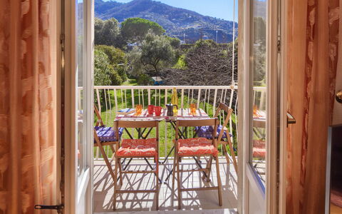 Apartment Fernanda - Levanto: Eigendom, Lucht, Azure, Gebouw, Hout, Interieur Ontwerp, Hek, Veranda, Schaduw, Verdieping