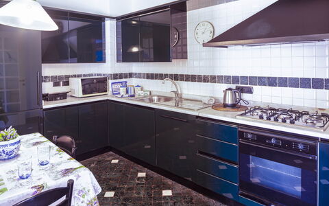 Apartment Fernanda - Levanto: Countertop, Cabinetry, Eigendom, Meubilair, Keuken, Kraan, Product, Gebouw, Lade, Fornuis