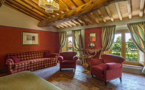 Villa Guasperini: Meubilair, Eigendom, Comfort, Hout, Interieur Ontwerp, Verlichting, Verdieping, Fotolijst, Woonkamer, Gebouw