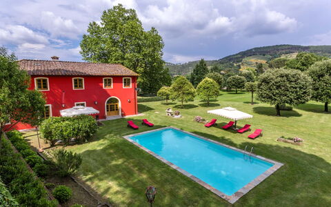 Villa Guasperini: Wolk, Gebouw, Fabriek, Lucht, Eigendom, Venster, Boom, Natuur, Huis, Water