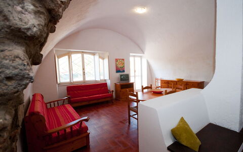 Holiday Home Giannella: Meubilair, Venster, Bankstel, Tafel, Gebouw, Hout, Comfort, Verlichting, Interieur Ontwerp, Verdieping