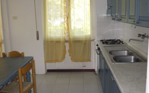 Casa Argentario: Gootsteen, Wastafel, Cabinetry, Kraan, Keuken, Interieur Ontwerp, Fornuis, Hout, Countertop, Verdieping