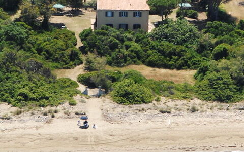 Giannella Holiday Apartment: Water, Fabriek, Watervoorraden, Gebouw, Strand, Boom, Natuurlijke Omgeving, Venster, Huis, Vegetation