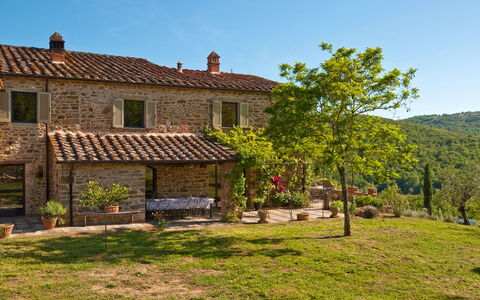 Villa Badia: Lucht, Fabriek, Venster, Gebouw, Huis, Boom, Natuurlijk Landschap, Land Lot, Verblijf, Onroerend Goed