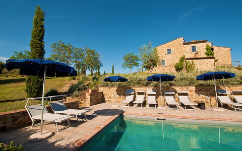 Villa Badia: Water, Fabriek, Lucht, Gebouw, Azure, Boom, Schaduw, Zwembad, Arecales, Zwemwater