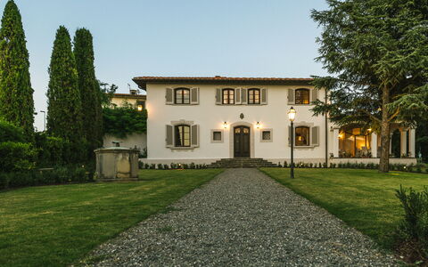 Le Due Ville: Fabriek, Lucht, Venster, Gebouw, Groen, Boom, Huis, Land Lot, Gras, Verblijf