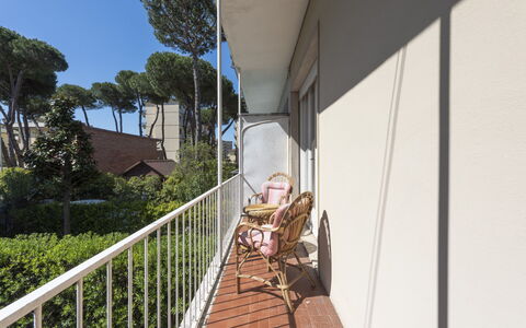 Casa Lelia: Gebouw, Fabriek, Boom, Huis, Hout, Lucht, Vrije Tijd, Facade, Leuning, Hek