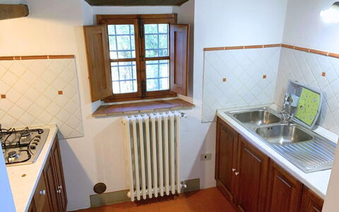 Borgo Delle Fonti: Keuken, Toestel Van De Keuken, Hout, Major Appliance, Gootsteen, Countertop, Flooring, Fornuis, Fornuis, Gasfornuis