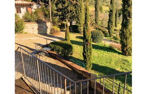 Borgo Delle Fonti: Struik, Tuin, Haag, Landscaping, Evergreen, Backyard, Villa, Pine Family