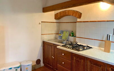 Le Fonti 5: Keuken, Countertop, Toestel Van De Keuken, Major Appliance, Interieur Ontwerp, Flooring, Hout, Gootsteen, Cabinetry, Fornuis