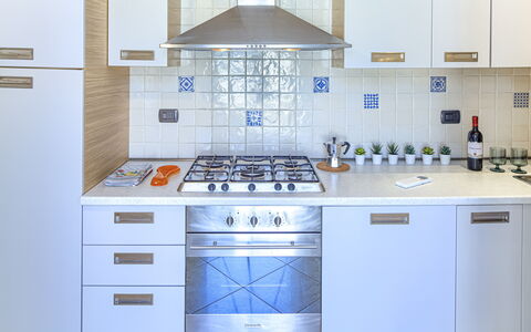 Apartments Mafalda - Levanto: Cabinetry, Countertop, Product, Fornuis, Keuken, Architectuur, Interieur Ontwerp, Gasfornuis, Toestel Van De Keuken, Verdieping