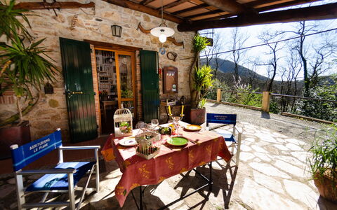 Le Piane: Fabriek, Tafel, Meubilair, Bloempot, Stoel, Kamerplant, Hout, Boom, Gebouw, Interieur Ontwerp