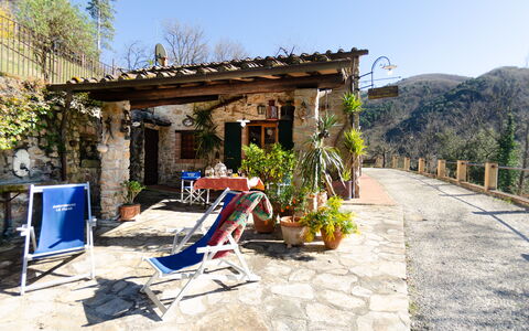 Le Piane: Fabriek, Lucht, Gebouw, Eigendom, Schaduw, Boom, Landelijk Gebied, Buitenmeubels, Venster, Buurt