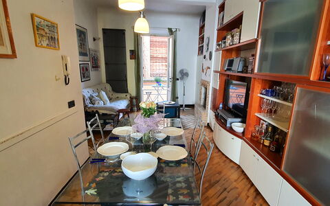 Lucida: Fotolijst, Eigendom, Meubilair, Tafel, Tableware, Dishware, Plank, Interieur Ontwerp, Kop, Serveware