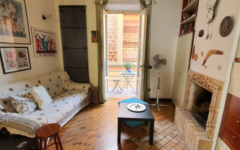 Lucida: Tafel, Meubilair, Fotolijst, Eigendom, Hout, Azure, Stoel, Interieur Ontwerp, Verdieping, Comfort