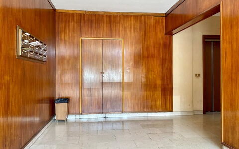 Novoli Suite Apartment: Eigendom, Hout, Verlichting, Hal, Deur, Interieur Ontwerp, Flooring, Verdieping, Beits