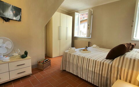 Loft Lucca: Meubilair, Eigendom, Cabinetry, Venster, Comfort, Hout, Interieur Ontwerp, Lade, Bed Frame, Gebouw