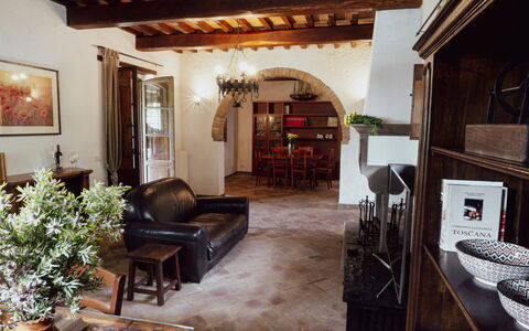 Villa Sant'anna: Eigendom, Meubilair, Fabriek, Gebouw, Fotolijst, Hout, Cabinetry, Interieur Ontwerp, Woonkamer, Kamerplant