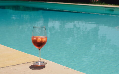 Villa Sant'anna: Water, Tableware, Drinkware, Glaswerk, Wijn, Blauw, Barware