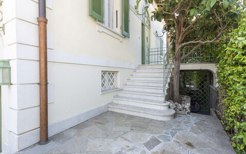 La Villetta: Eigendom, Gebouw, Fabriek, Venster, Weg Oppervlak, Trap, Asfalt, Huis, Stoep, Stedelijk Ontwerp