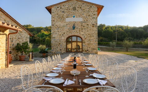 Villa Campestri: Lucht, Fabriek, Eigendom, Tafel, Gebouw, Stoel, Architectuur, Boom, Huis, Landschap