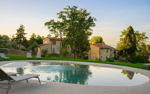 Villa Campestri: Water, Lucht, Fabriek, Gebouw, Eigendom, Boom, Zwembad, Natuurlijk Landschap, Huis, Gras